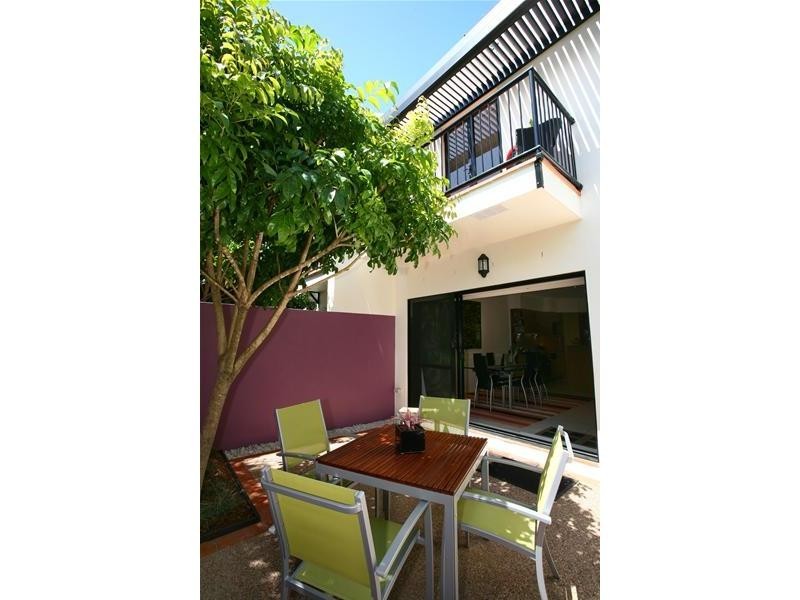 1/6 Parneno Street, Surfers Paradise QLD 4217