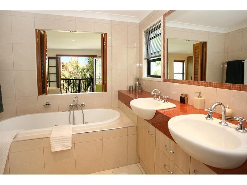 1/6 Parneno Street, Surfers Paradise QLD 4217