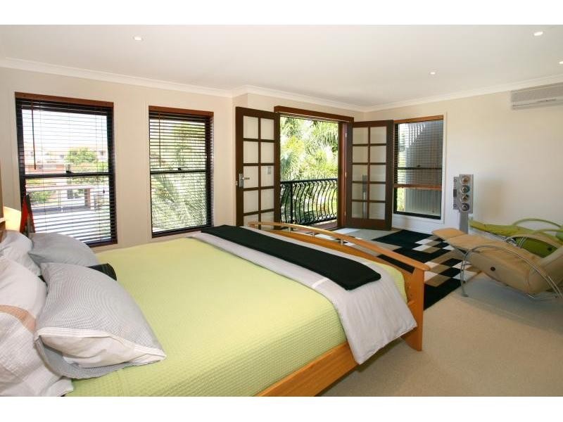 1/6 Parneno Street, Surfers Paradise QLD 4217