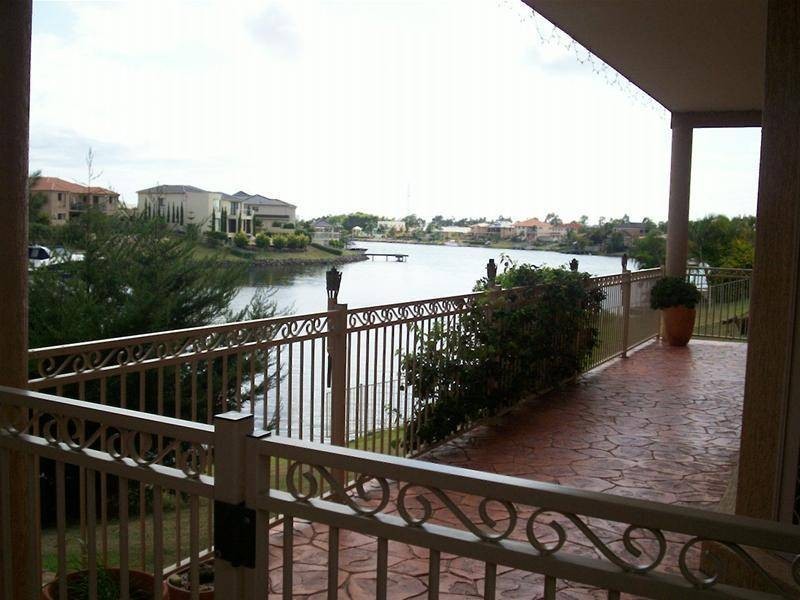 37 Clipper Boulevard, Clear Island Waters QLD 4226