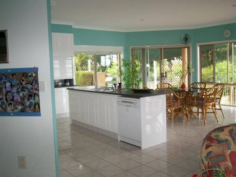 37 Clipper Boulevard, Clear Island Waters QLD 4226