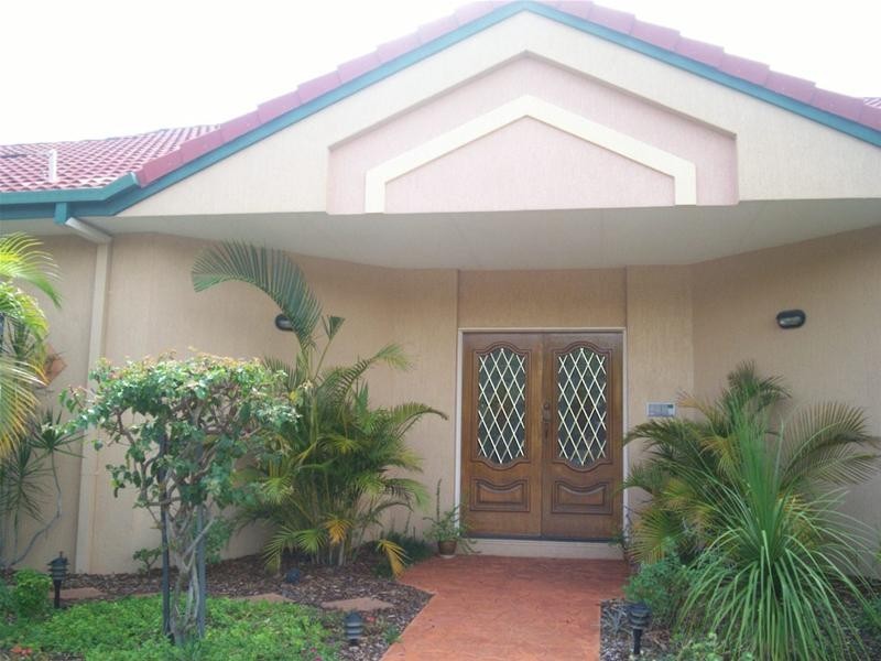 37 Clipper Boulevard, Clear Island Waters QLD 4226