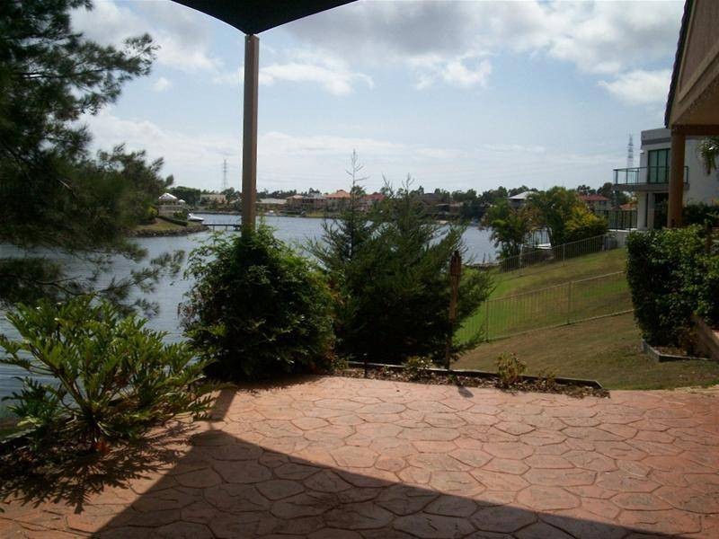 37 Clipper Boulevard, Clear Island Waters QLD 4226