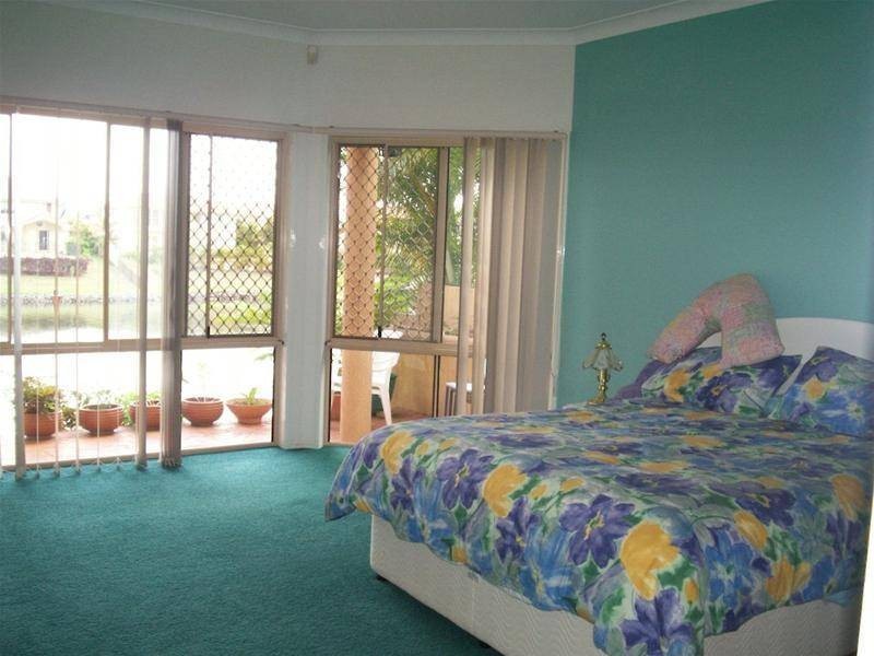 37 Clipper Boulevard, Clear Island Waters QLD 4226