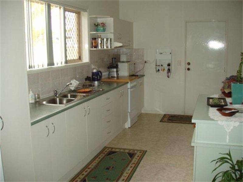 37 Clipper Boulevard, Clear Island Waters QLD 4226