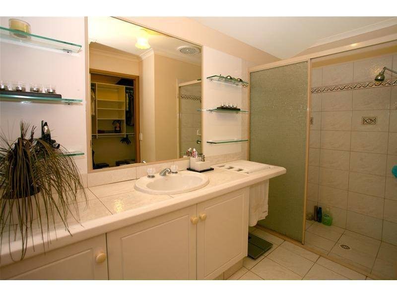 11 Frankston Court, Robina QLD 4226