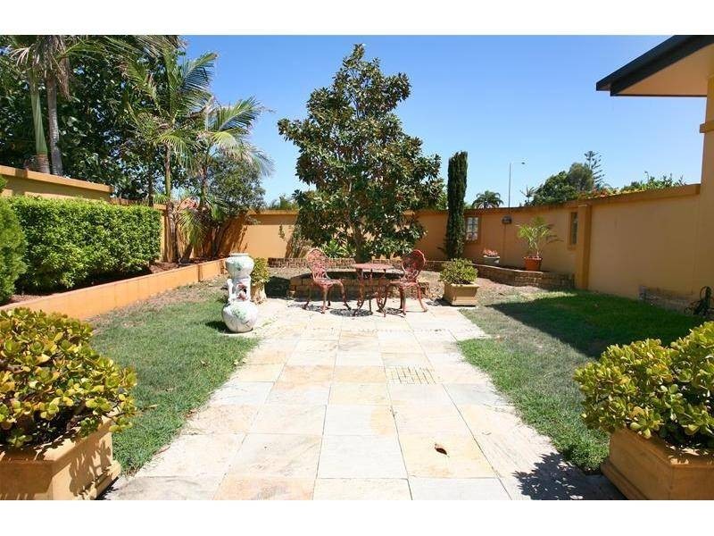 55 Intrepid Drive, Mermaid Waters QLD 4218