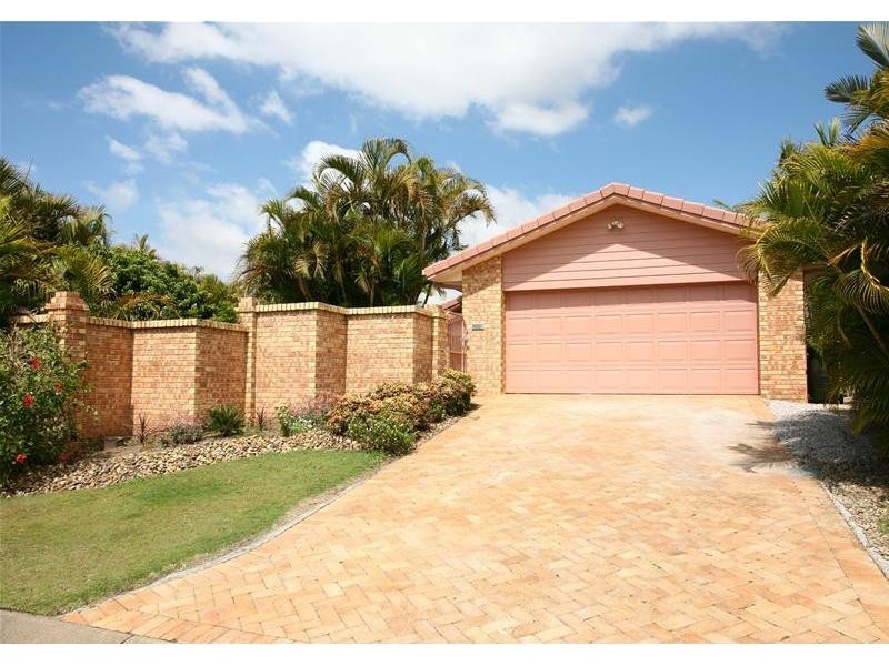 38 Santa Cruz Boulevard, Clear Island Waters QLD 4226