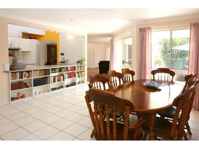 38 Santa Cruz Boulevard, Clear Island Waters QLD 4226