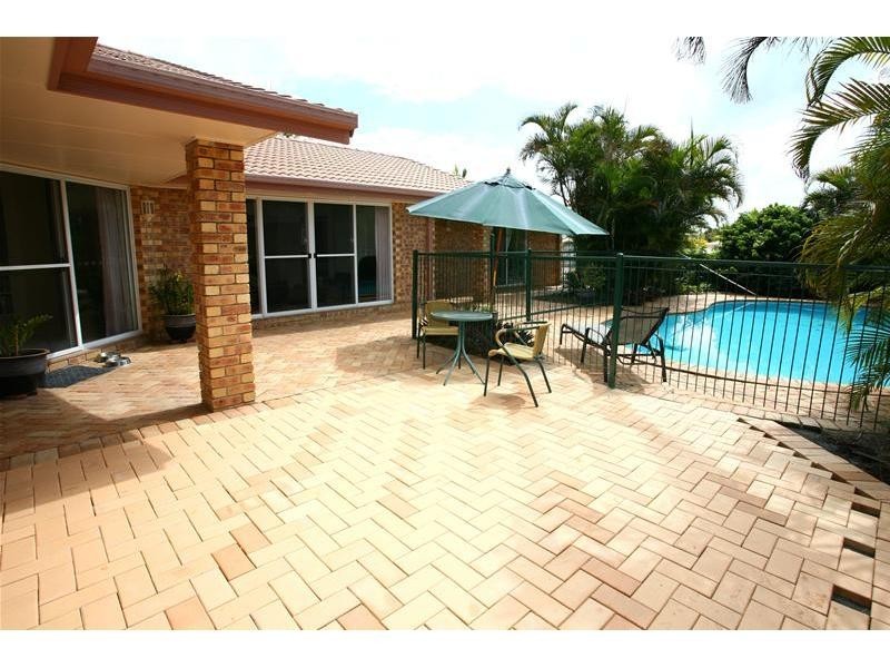 38 Santa Cruz Boulevard, Clear Island Waters QLD 4226