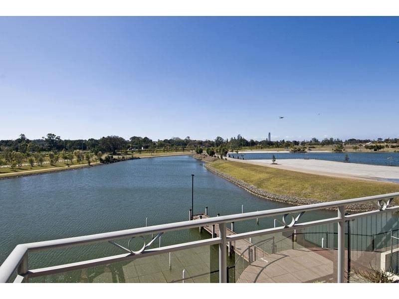 3013 The Boulevarde, Carrara QLD 4211