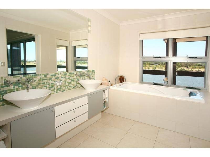 3014 The Boulevarde, Carrara QLD 4211