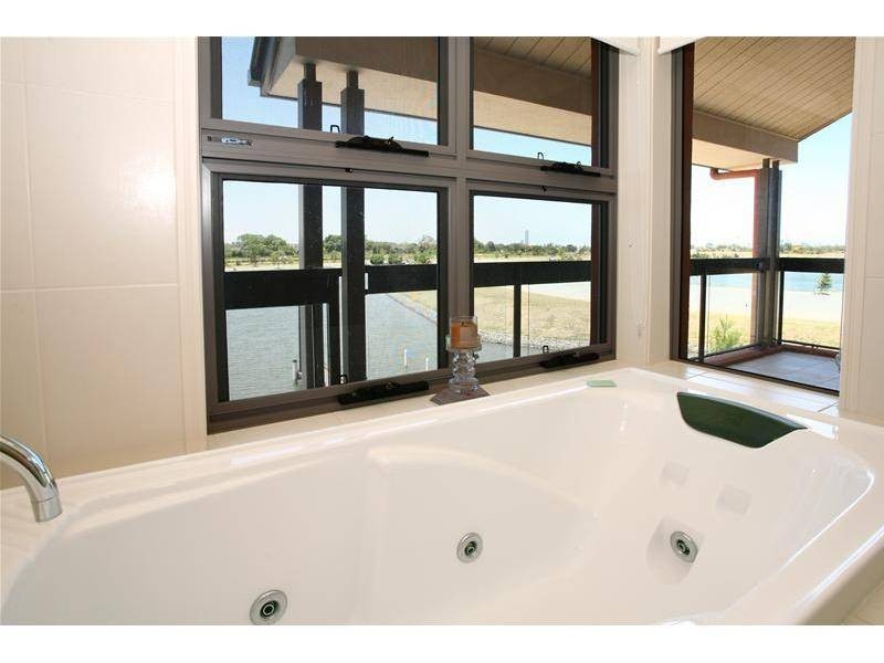 3014 The Boulevarde, Carrara QLD 4211