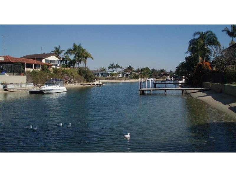 8 Bahia Court, Broadbeach Waters QLD 4218