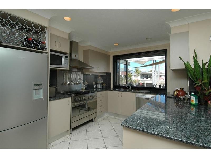 8 Bahia Court, Broadbeach Waters QLD 4218