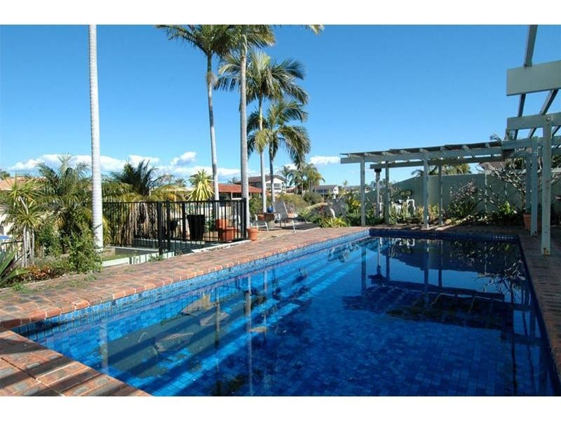 8 Bahia Court, Broadbeach Waters QLD 4218