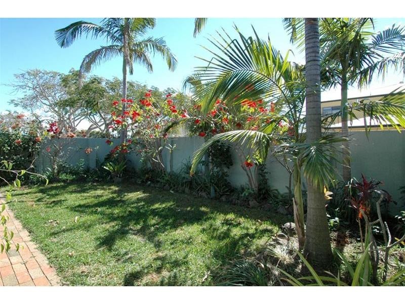 8 Bahia Court, Broadbeach Waters QLD 4218