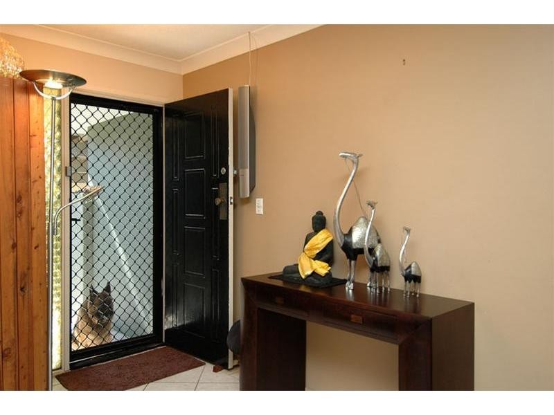 8 Bahia Court, Broadbeach Waters QLD 4218