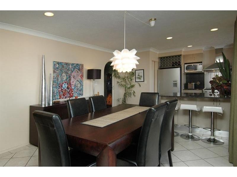 8 Bahia Court, Broadbeach Waters QLD 4218