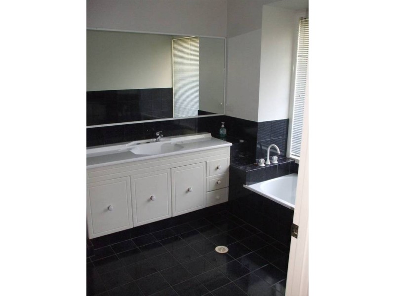 8 Nunawading crescent, Robina QLD 4226