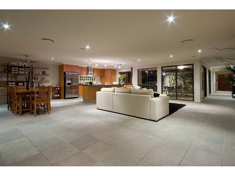 4 Beverley Crescent, Broadbeach Waters QLD 4218