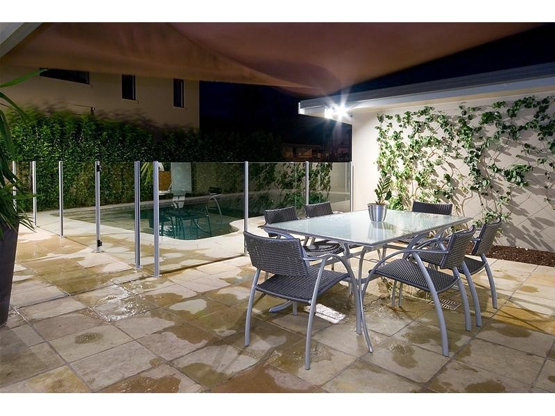 4 Beverley Crescent, Broadbeach Waters QLD 4218