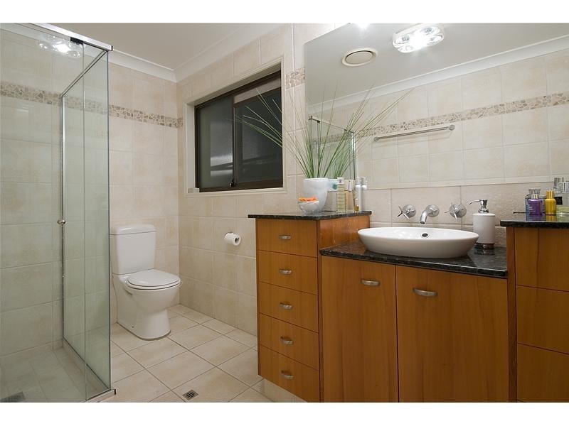 4 Beverley Crescent, Broadbeach Waters QLD 4218