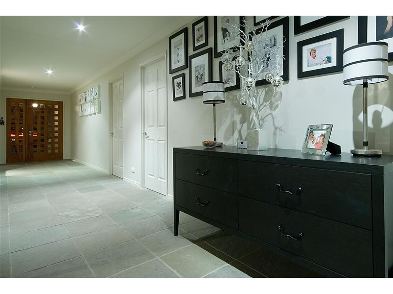 4 Beverley Crescent, Broadbeach Waters QLD 4218