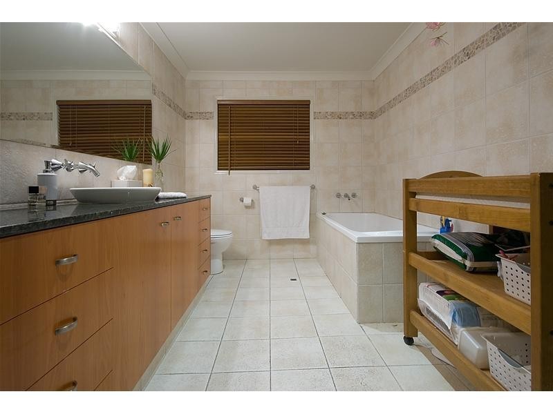 4 Beverley Crescent, Broadbeach Waters QLD 4218