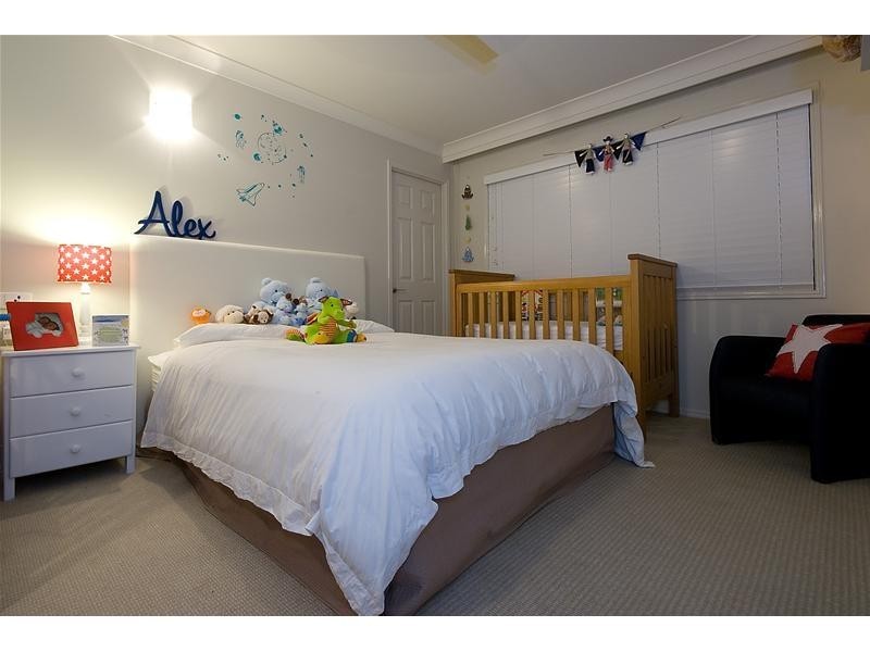 4 Beverley Crescent, Broadbeach Waters QLD 4218
