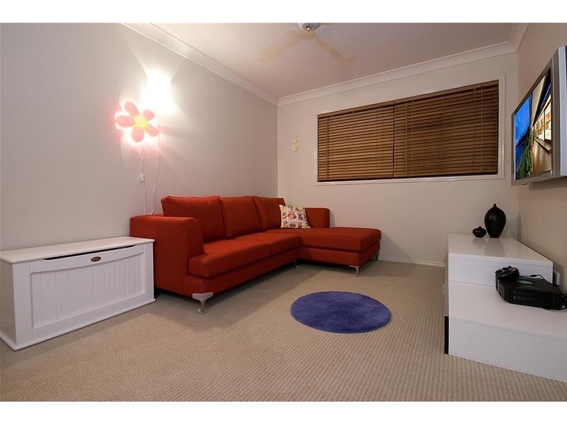 4 Beverley Crescent, Broadbeach Waters QLD 4218