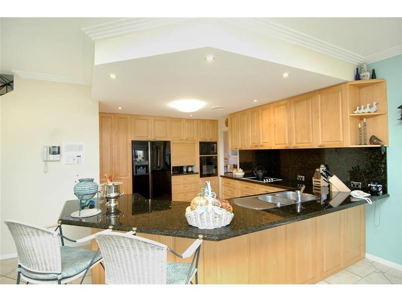10 Bollard Circuit, Clear Island Waters QLD 4226