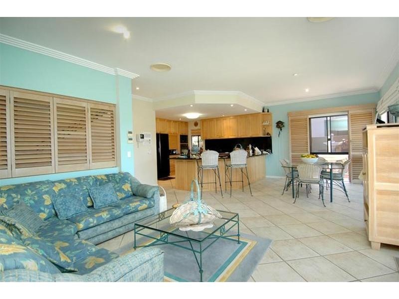 10 Bollard Circuit, Clear Island Waters QLD 4226