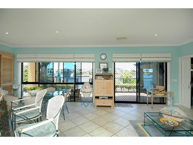 10 Bollard Circuit, Clear Island Waters QLD 4226