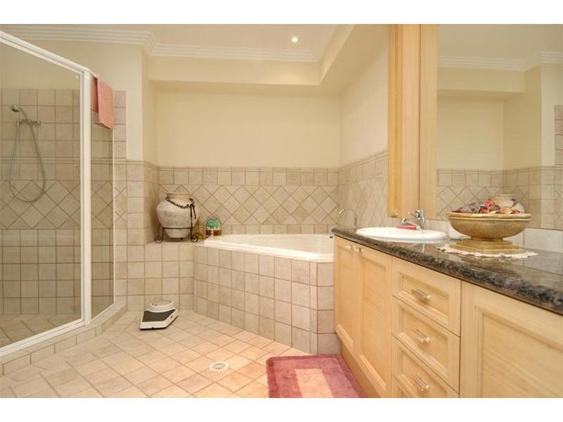 10 Bollard Circuit, Clear Island Waters QLD 4226