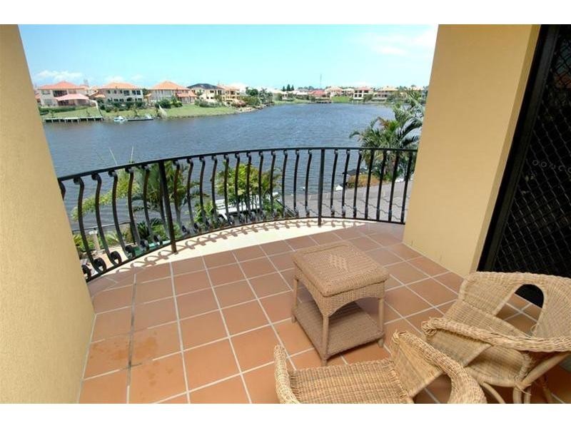 10 Bollard Circuit, Clear Island Waters QLD 4226