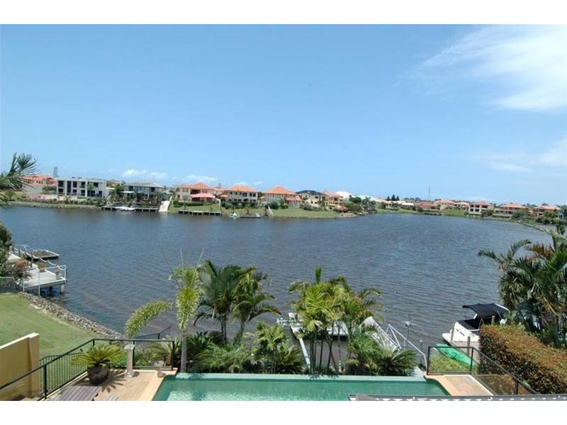 10 Bollard Circuit, Clear Island Waters QLD 4226