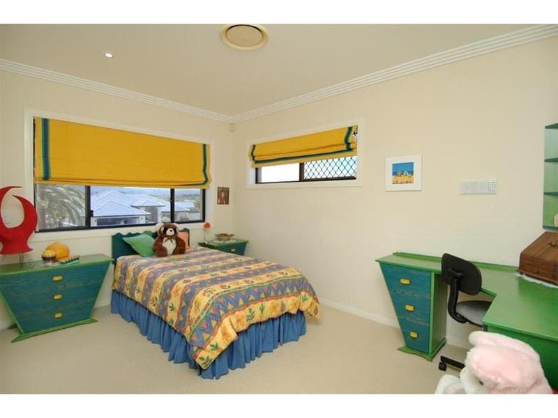 10 Bollard Circuit, Clear Island Waters QLD 4226