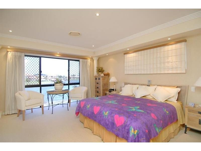 10 Bollard Circuit, Clear Island Waters QLD 4226