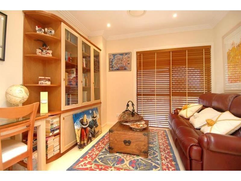 10 Bollard Circuit, Clear Island Waters QLD 4226