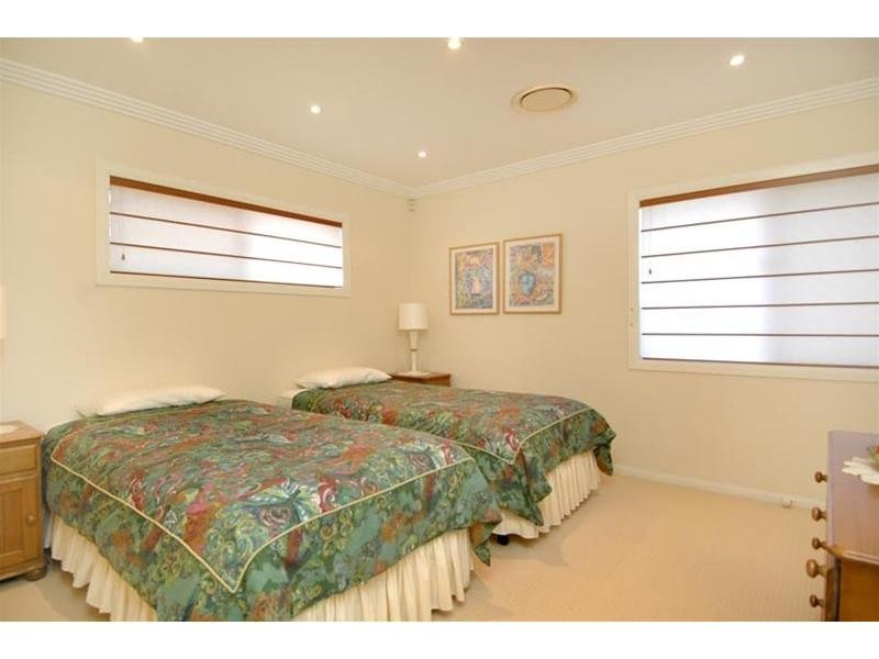 10 Bollard Circuit, Clear Island Waters QLD 4226