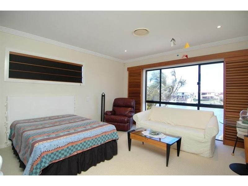 10 Bollard Circuit, Clear Island Waters QLD 4226