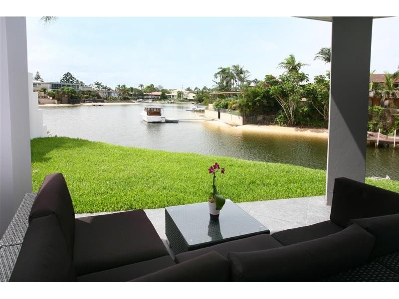 13 Carmel Court, Broadbeach Waters QLD 4218