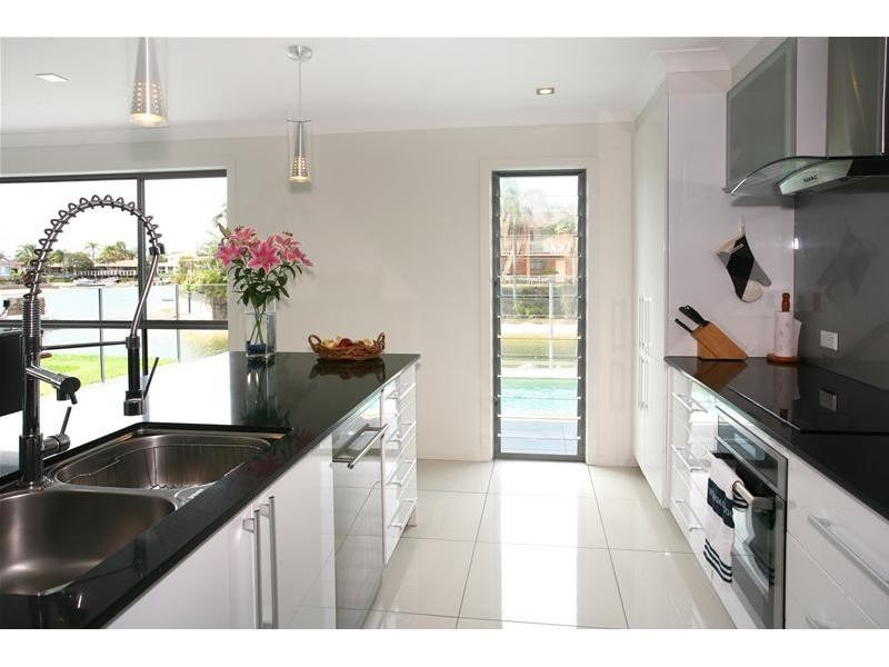 13 Carmel Court, Broadbeach Waters QLD 4218