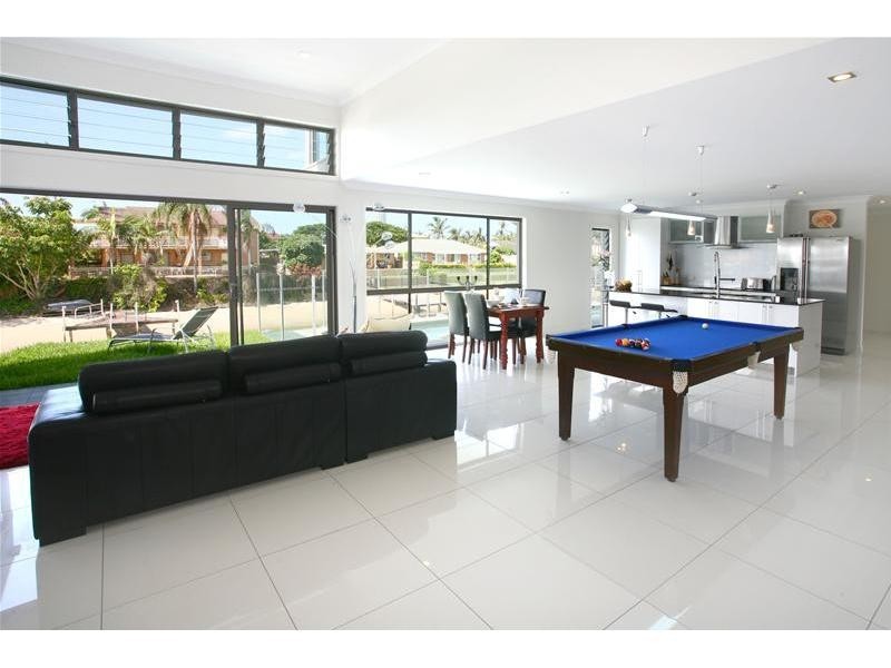13 Carmel Court, Broadbeach Waters QLD 4218