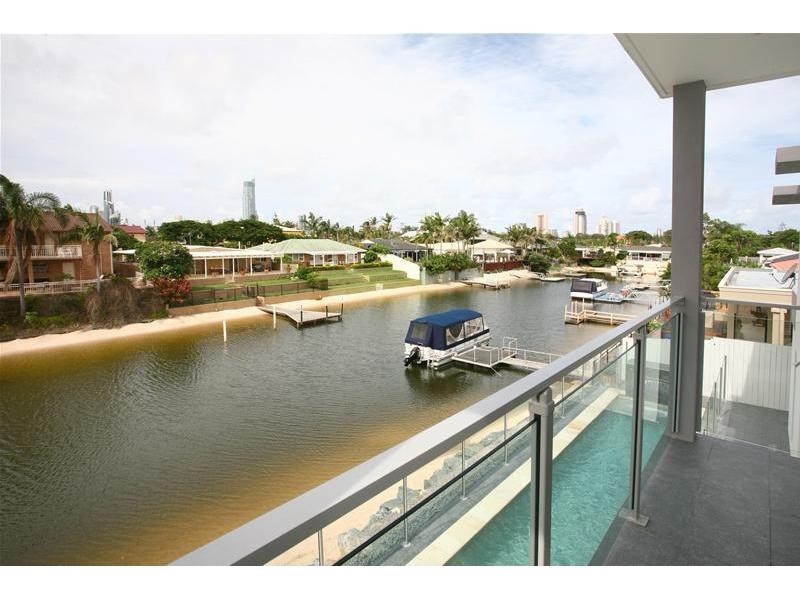 13 Carmel Court, Broadbeach Waters QLD 4218