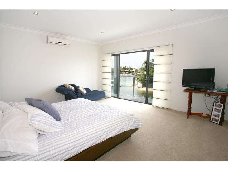 13 Carmel Court, Broadbeach Waters QLD 4218