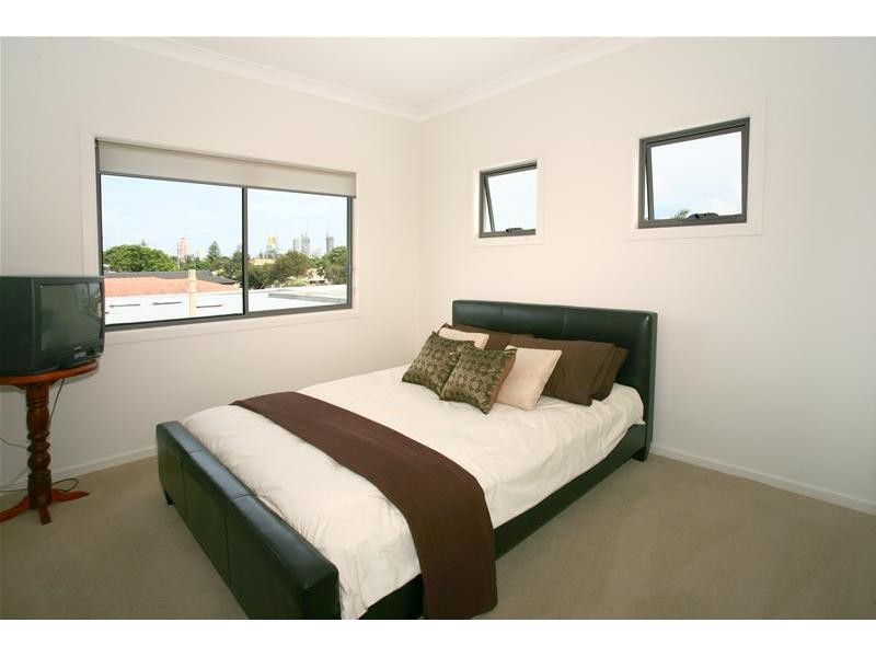 13 Carmel Court, Broadbeach Waters QLD 4218