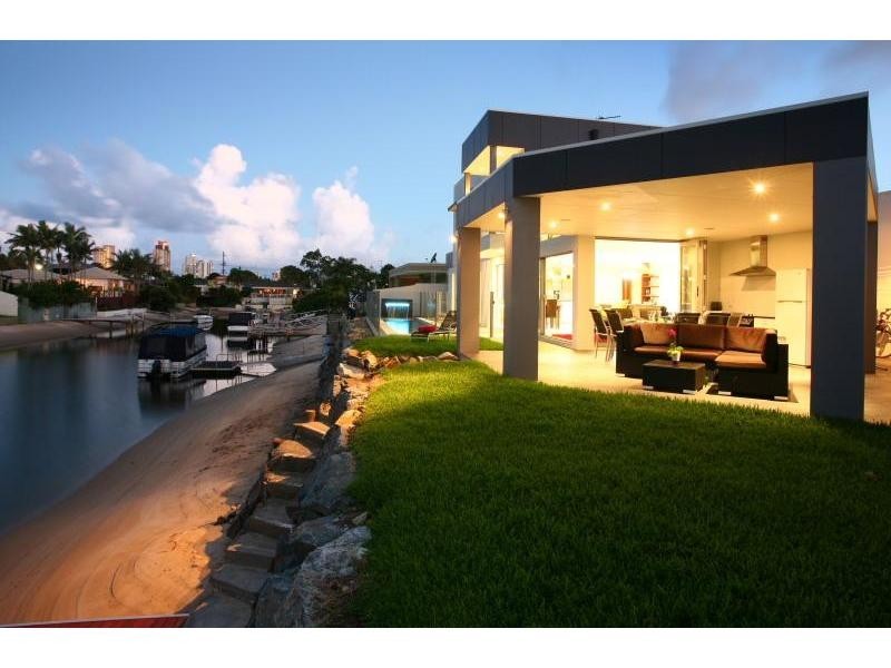 13 Carmel Court, Broadbeach Waters QLD 4218