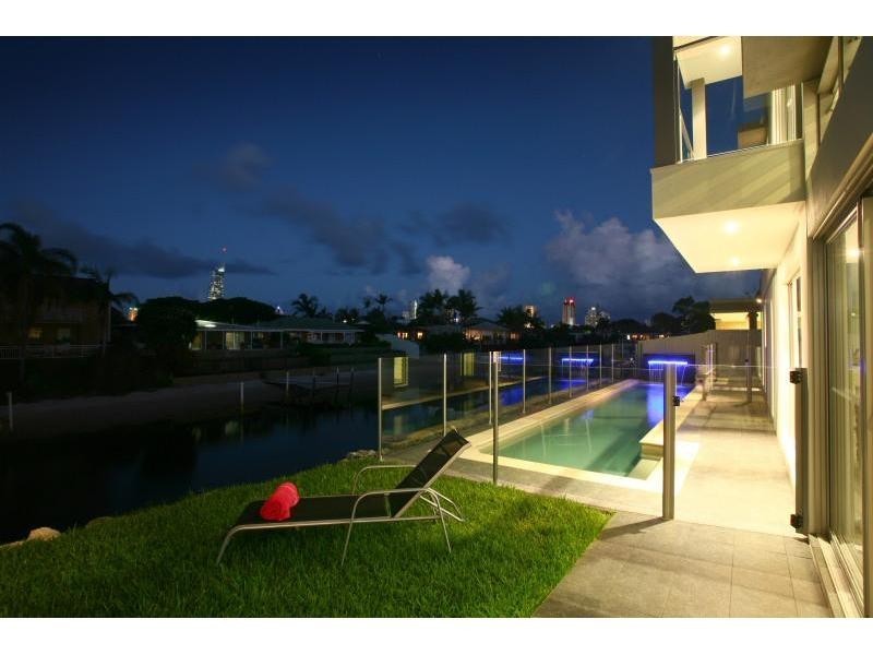 13 Carmel Court, Broadbeach Waters QLD 4218